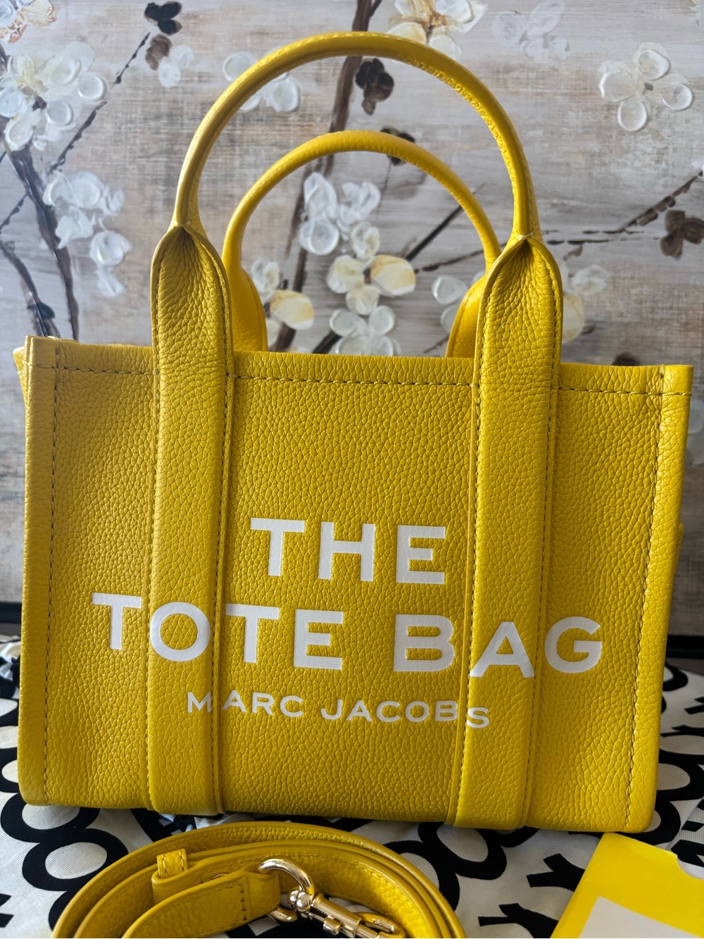 Marc Jacobs SMALL The Tote Bag - Yellow Pebbled Leather - Picture 3 of 15
